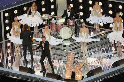 Παρί Σεν Ζερμέν – Άρσεναλ: Το φαντασμαγορικό show των Killers που έδωσε τον παλμό στις εξέδρες της Πούσκας Αρένα