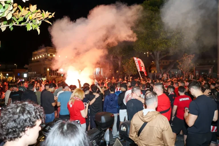 EuroLeague: Ξέφρενοι πανηγυρισμοί σε όλη την Ελλάδα για το 4ο ευρωπαϊκό του Ολυμπιακού