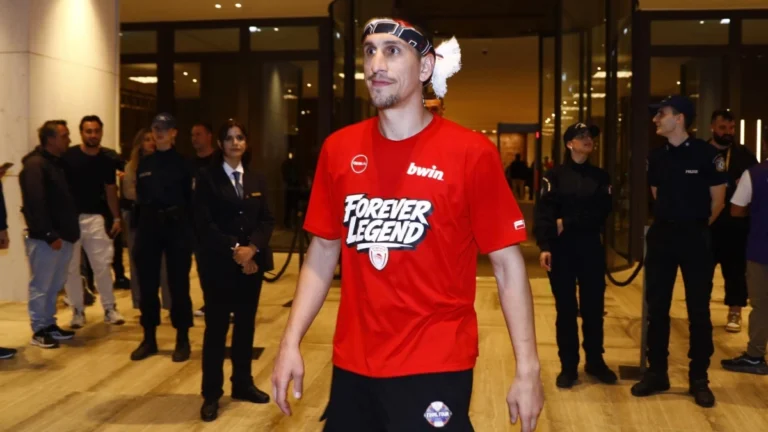 Ολυμπιακός: Το μπλουζάκι των πρωταθλητών Ευρώπης