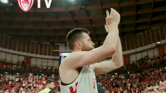 Ολυμπιακός: H εορταστική παρακάμερα από το Game 1 των ημιτελικών κόντρα στην ΑΕΚ