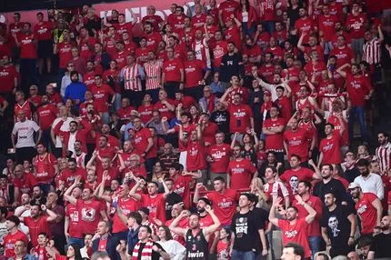 Ολυμπιακός: Το ΣΕΦ στο πόδι όταν στα μεγάφωνα έπαιξε το “Νοικιάστηκε” της Κατερίνας Λιόλιου