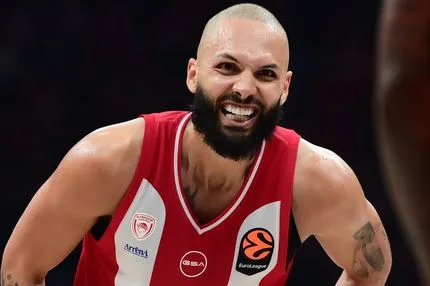 Ολυμπιακός: Τα tweet του Φουρνιέ για τις νέες εμφανίσεις των ερυθρολεύκων