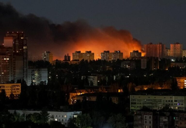 Ουκρανία: Ρωσικές επιθέσεις κατά αστικών κέντρων – Τουλάχιστον οκτώ νεκροί