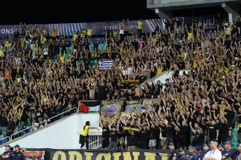 Σαχτάρ – ΑΕΚ: “Παράνοια” από τους Ενωσίτες κατά την άφιξη του πούλμαν της ομάδας στο Στάμφορντ Μπριτζ