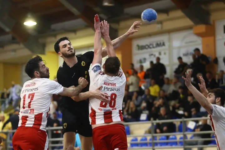 Ολυμπιακός-ΑΕΚ 34-30: Συνέχεια στο «ερυθρόλευκο» σερί
