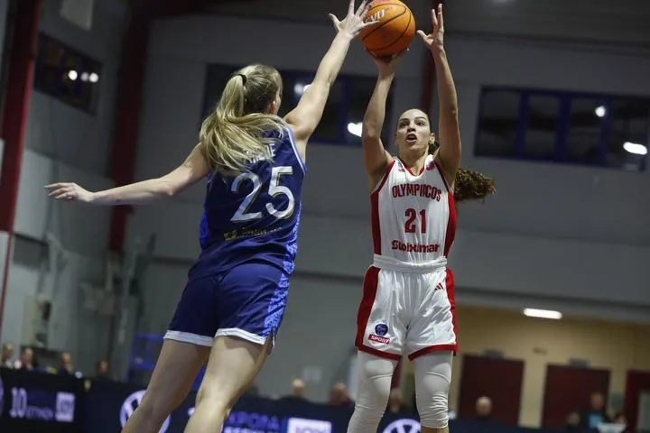 Ολυμπιακός – Φερόλ 96-68: Νικηφόρα πρεμιέρα στο EuroCup Women για τις ερυθρόλευκες με μαγική Χριστινάκη