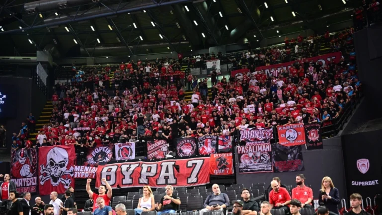 Θύρα 7: «Καταδικάζουμε απερίφραστα φθορές και υβριστικά συνθήματα, αλλά κανείς δεν μπορεί να μας στερήσει το γήπεδο»